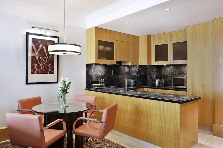 Дубай: The Ritz-Carlton Executive Residences