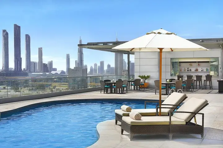 Дубай: The Ritz-Carlton Executive Residences