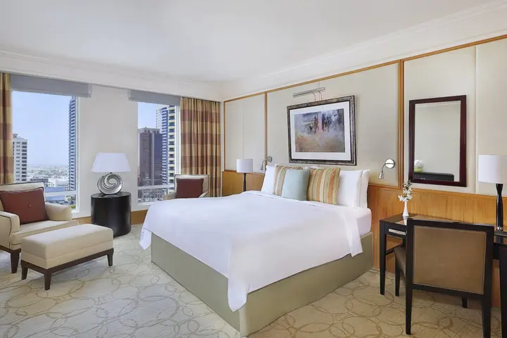 Дубай: The Ritz-Carlton Executive Residences