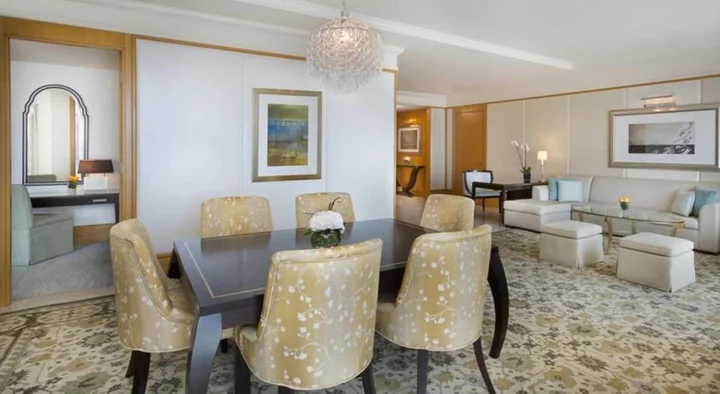Дубай: The Ritz-Carlton Executive Residences