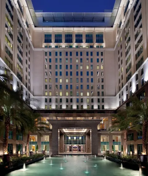 Дубай: The Ritz-Carlton Executive Residences