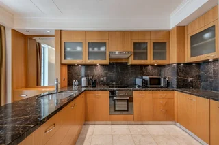 Дубай: The Ritz-Carlton Executive Residences
