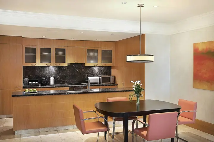 Дубай: The Ritz-Carlton Executive Residences