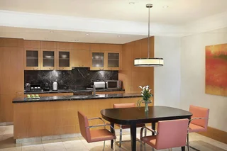 Дубай: The Ritz-Carlton Executive Residences