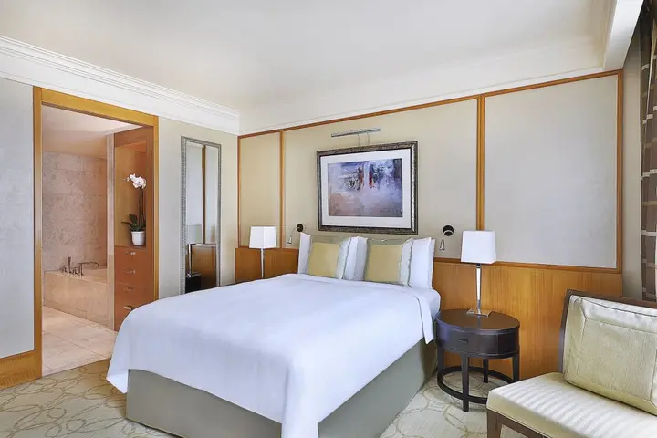 Дубай: The Ritz-Carlton Executive Residences