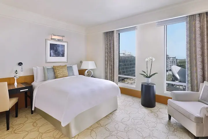 Дубай: The Ritz-Carlton Executive Residences