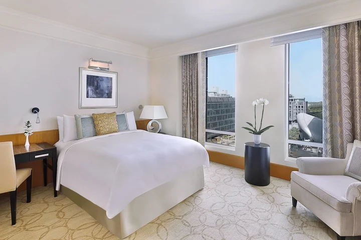 Дубай: The Ritz-Carlton Executive Residences