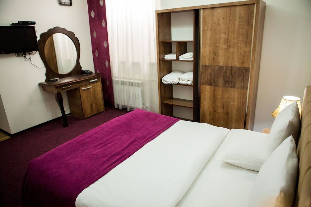 Шеки: Issam Hotel