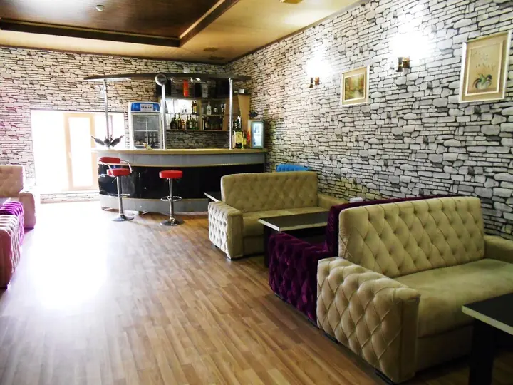 Шеки: Issam Hotel