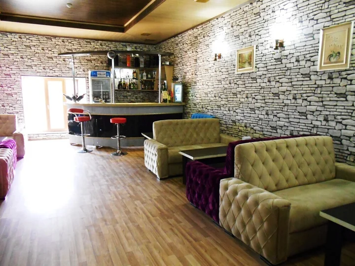 Шеки: Issam Hotel