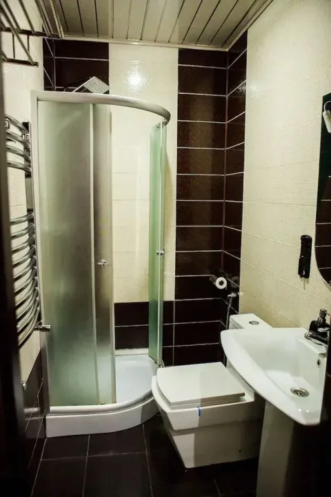 Шеки: Issam Hotel
