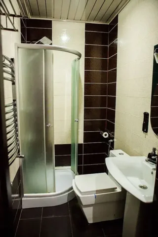 Шеки: Issam Hotel