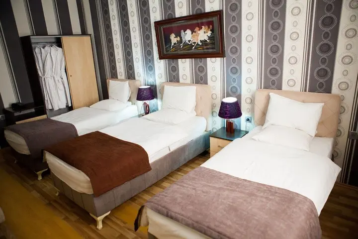 Шеки: Issam Hotel