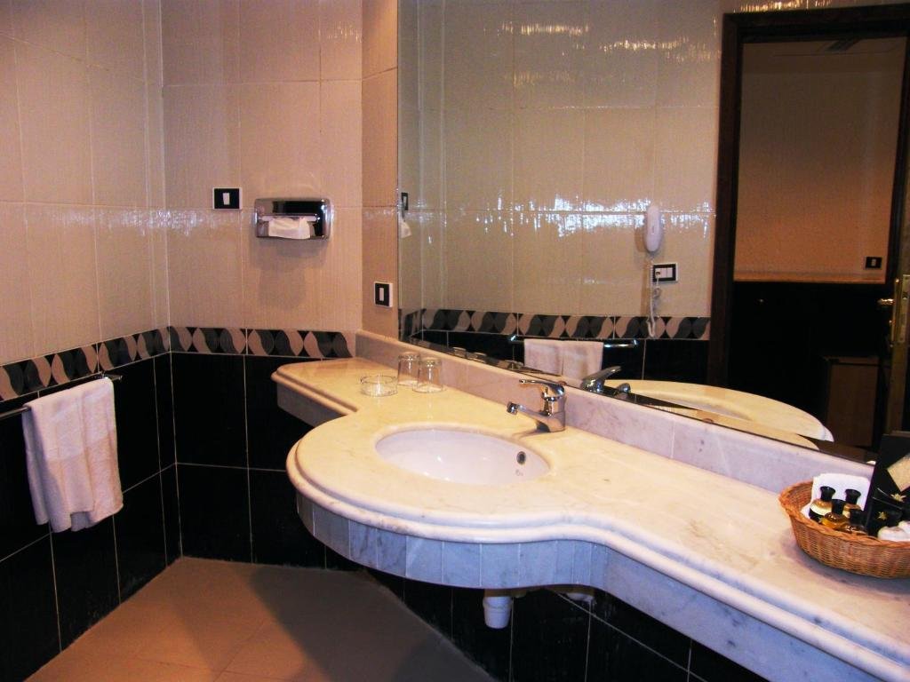 Айн-Сохна: Dome Marina Hotel & Resort