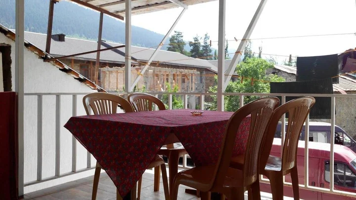 Местиа: Lomari's Guest House