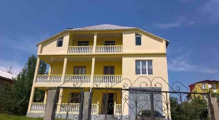 Батуми: Madonas Guest House