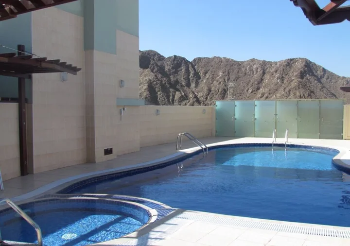 Мурба: Mirage Hotel Al Aqah