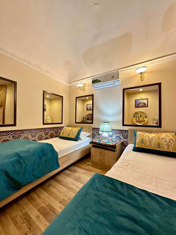 Бухара: Hotel Khurjin