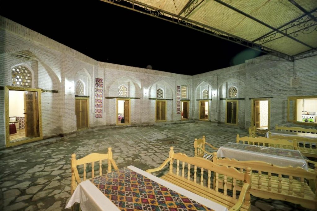 Бухара: Hotel Khurjin