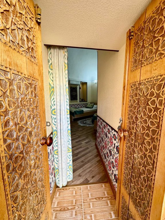Бухара: Hotel Khurjin