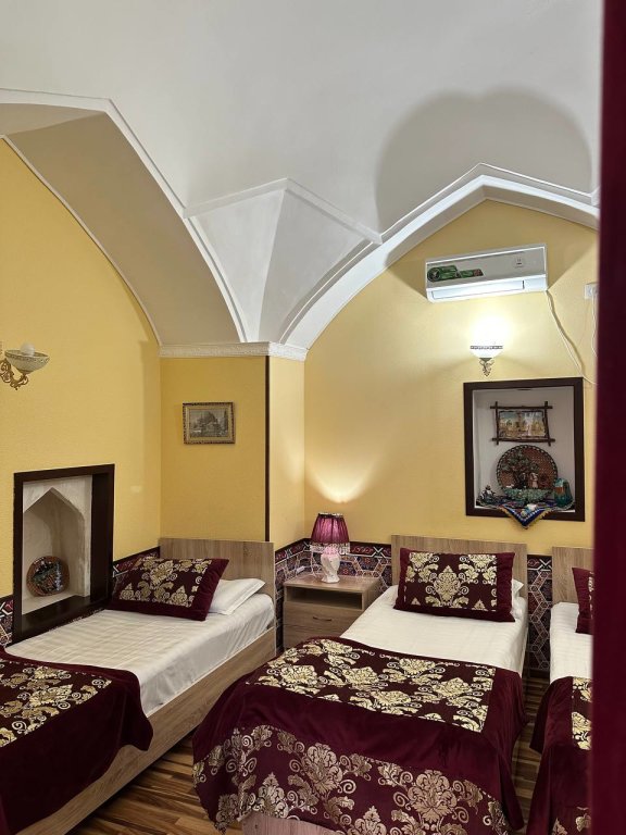 Бухара: Hotel Khurjin