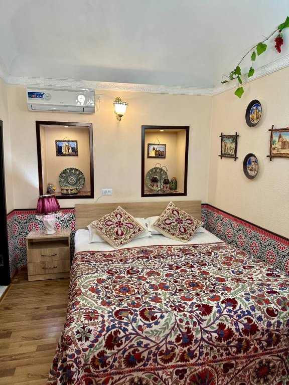 Бухара: Hotel Khurjin