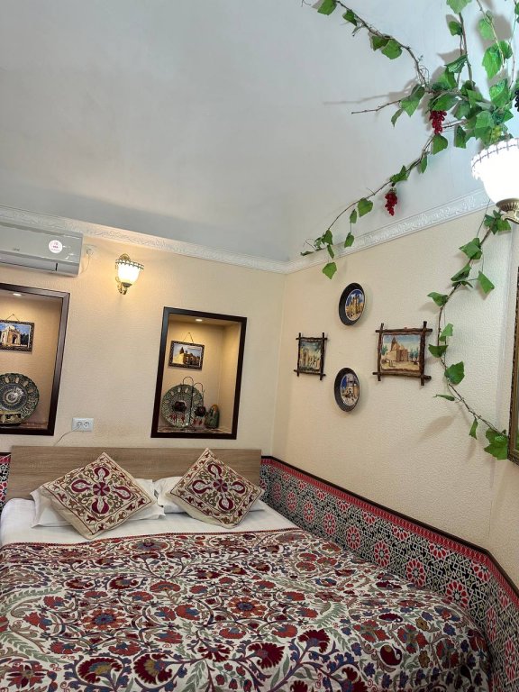 Бухара: Hotel Khurjin