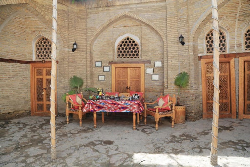 Бухара: Hotel Khurjin