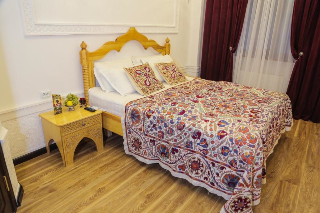 Бухара: Hotel Khurjin