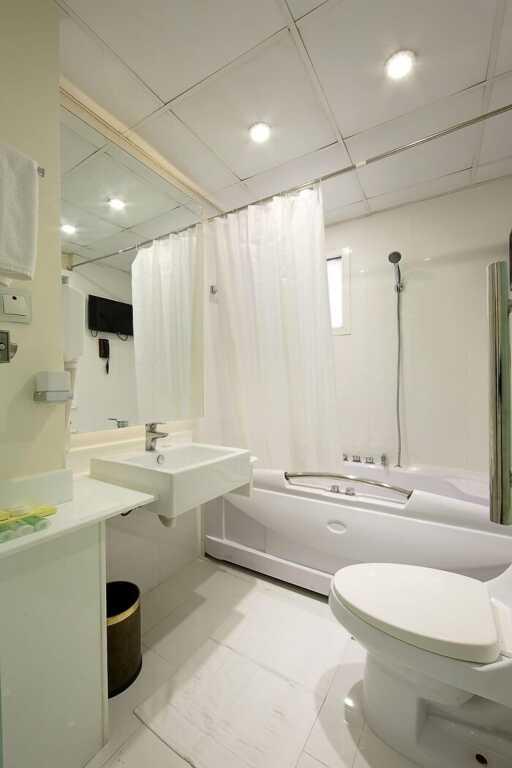 Дубай: President Hotel