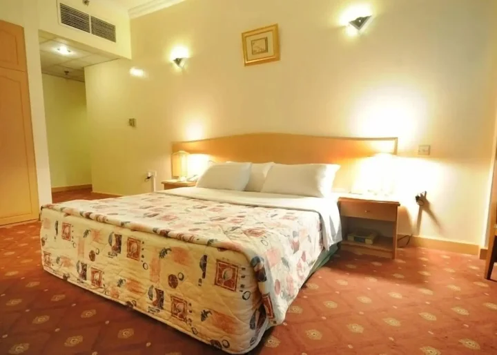 Дубай: President Hotel