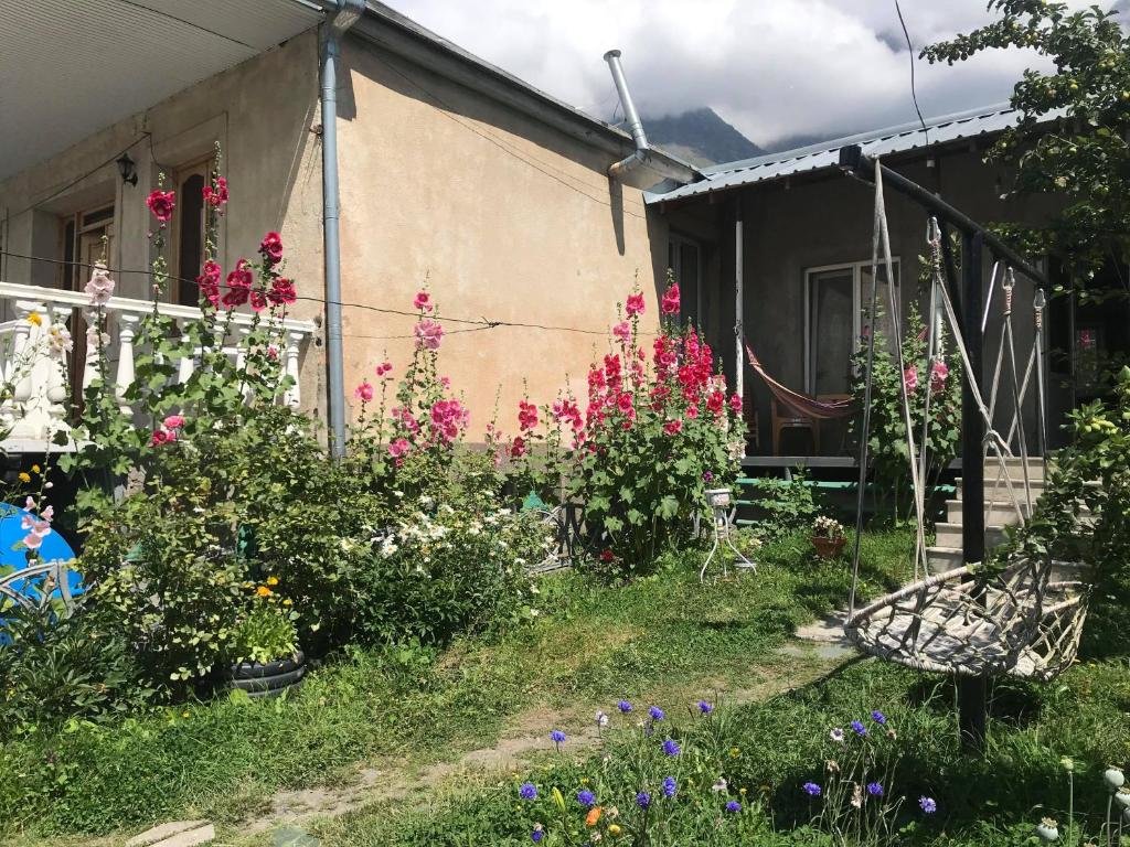 Степанцминда: Ninos Guest House
