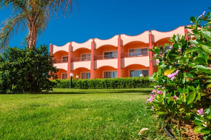 Марса Алам: Happy Life Beach Resort