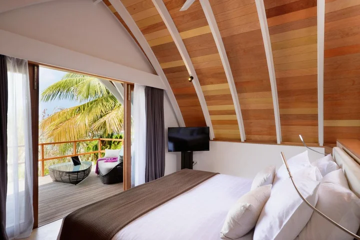 Атолл Алиф-Алиф: Курорт Kandolhu Maldives