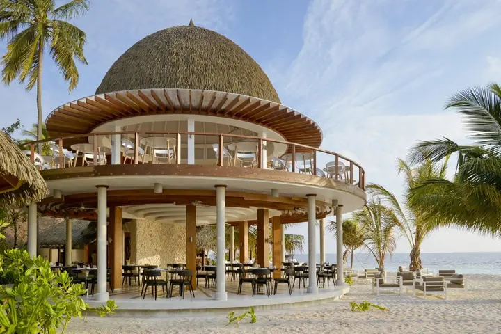 Атолл Алиф-Алиф: Курорт Kandolhu Maldives