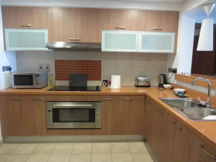Дубай: Yanjoon Holiday Homes - Marina Residence