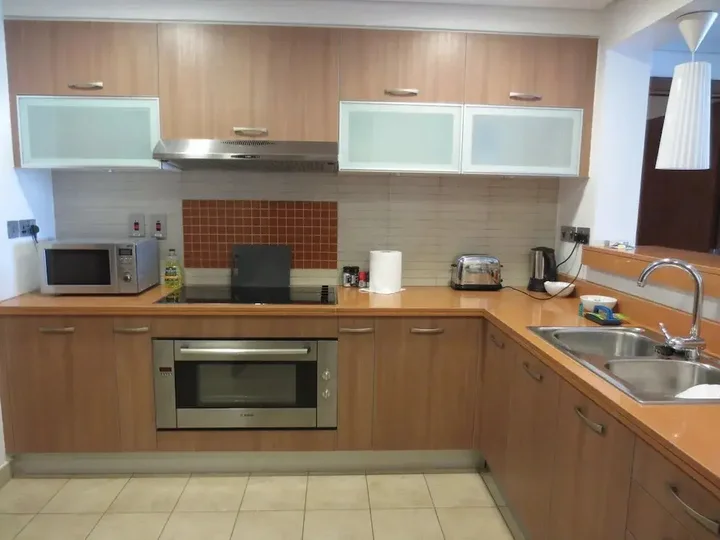 Дубай: Yanjoon Holiday Homes - Marina Residence