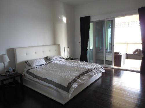 Дубай: Yanjoon Holiday Homes - Marina Residence