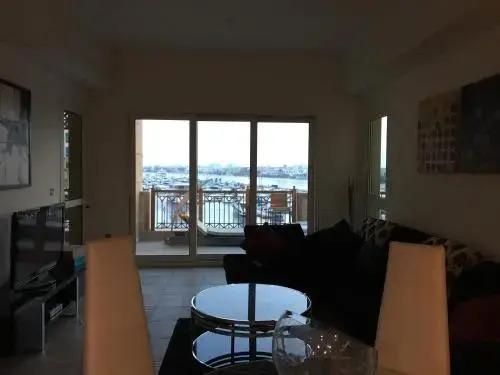 Дубай: Yanjoon Holiday Homes - Marina Residence