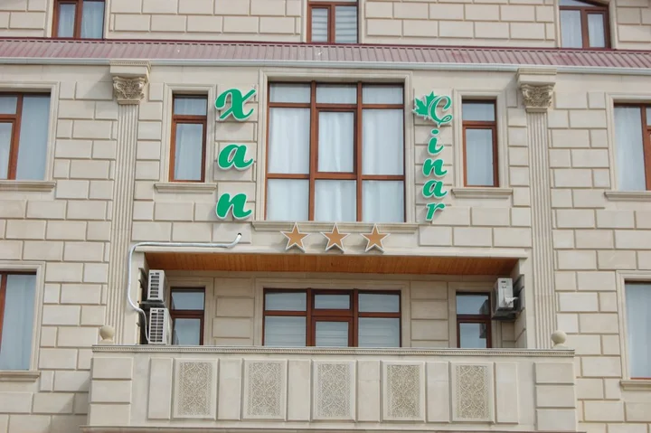 Баку: Отель Khan Chinar