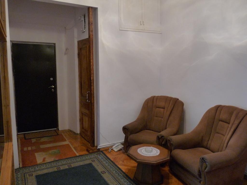 Ереван: Apartment in House of Classical Armenian Architecture