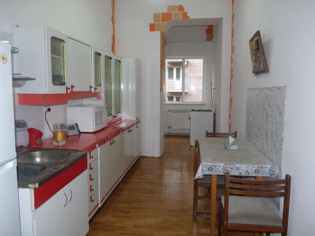 Ереван: Apartment in House of Classical Armenian Architecture