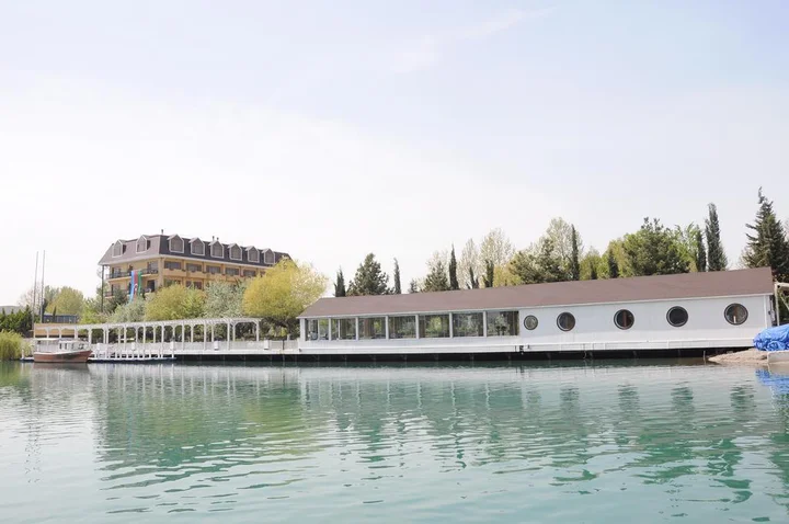 Мингечевир: River Side Hotel