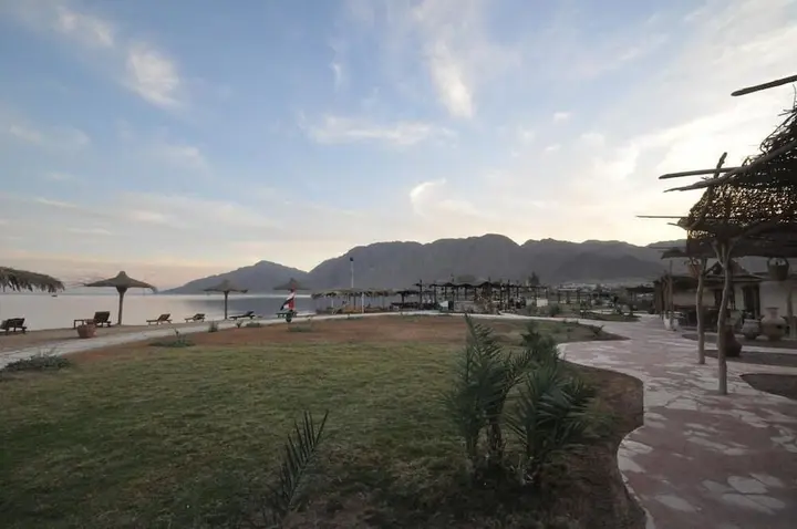 Нувейба: Sayadeen Village