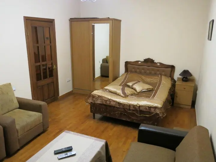 Ереван: Apartment at Abovyan Street
