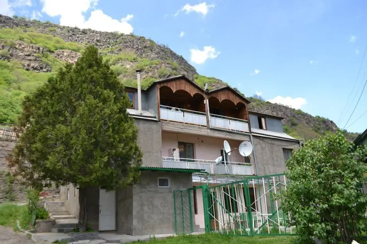 Алаверди: Гостевой дом B&B Ирис