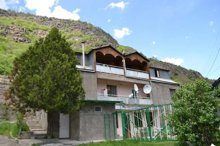 Алаверди: Гостевой дом B&B Ирис