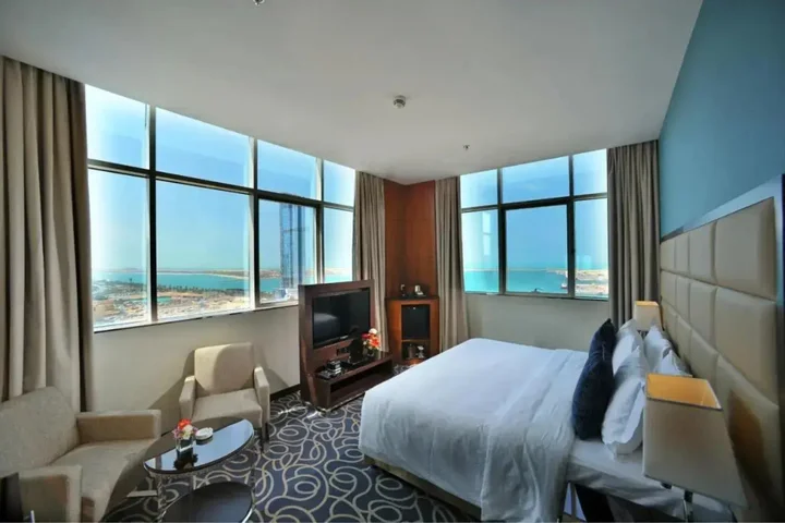 Абу-Даби: Hotel Ramada by Wyndham Abu Dhabi Corniche