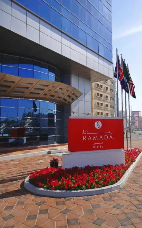 Абу-Даби: Hotel Ramada by Wyndham Abu Dhabi Corniche