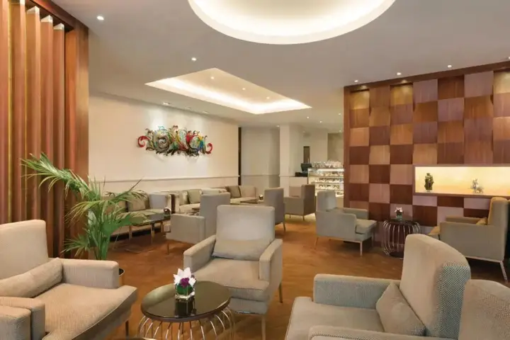 Абу-Даби: Hotel Ramada by Wyndham Abu Dhabi Corniche